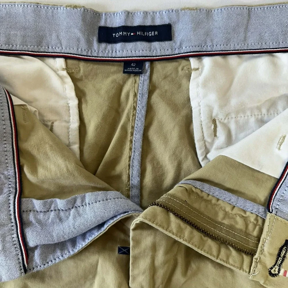 Tommy Hilfiger Mens Sz 42 Shorts Khaki 5 Pockets USA‎ Soft Cotton Stretch EUC